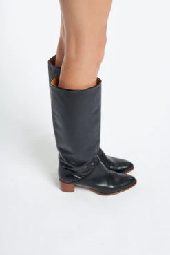 Vanessa Bruno Bottes En Cuir Lisse Talon Large 15 Vanessa Bruno Bottes En Cuir Lisse Talon Large -Regatta Magasin d878bfbc193c74a83fd9ba51d80cc899