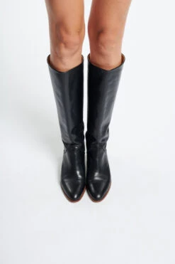 Vanessa Bruno Bottes En Cuir Lisse Talon Large 13 Vanessa Bruno Bottes En Cuir Lisse Talon Large -Regatta Magasin f1c61df3dc34bbd08cc91839e1137f3b